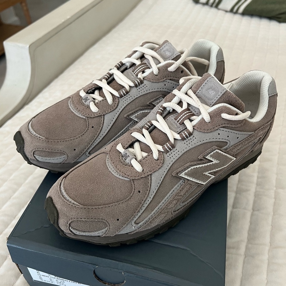 NEW New Balance 204L Mushroom Unisex - Picture 2 of 9